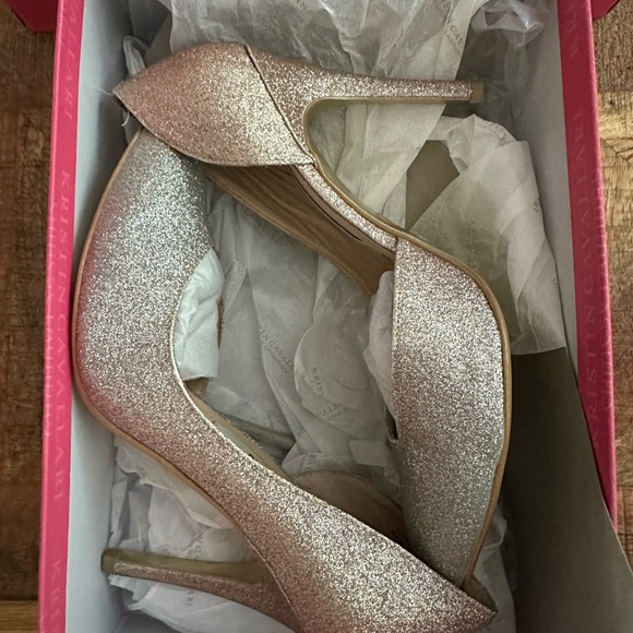 Chinese Laundry- Kristin Cavallari light gold glitter pumps - Picture 2 of 5